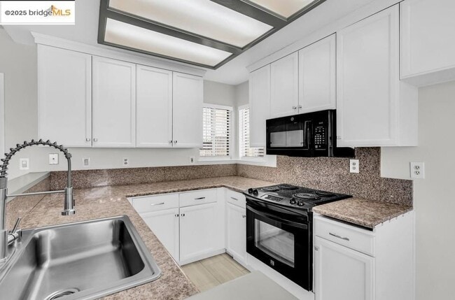 Building Photo - 9438 Tuscany Cir