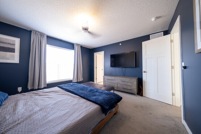 Building Photo - 2209 Gateway Curv