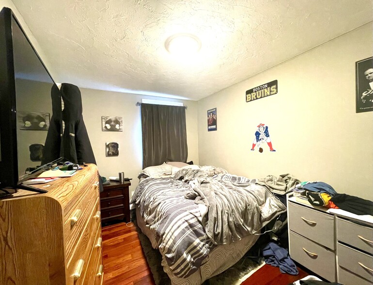 Building Photo - 141 L St