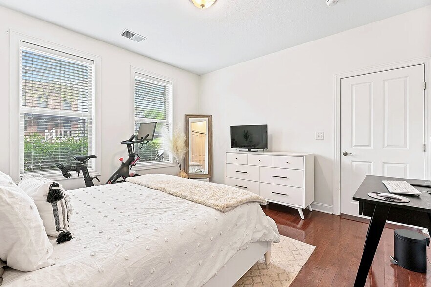 Bedroom - 515 W 1st Ave