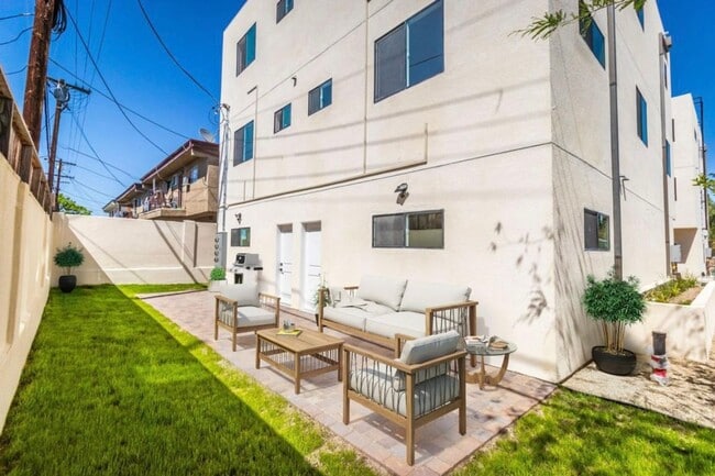 Building Photo - 4BR 3Ba Modern Townhome in Prime NOHO
