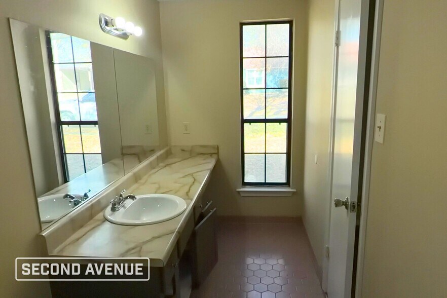 Building Photo - 5775 Ashridge Pl