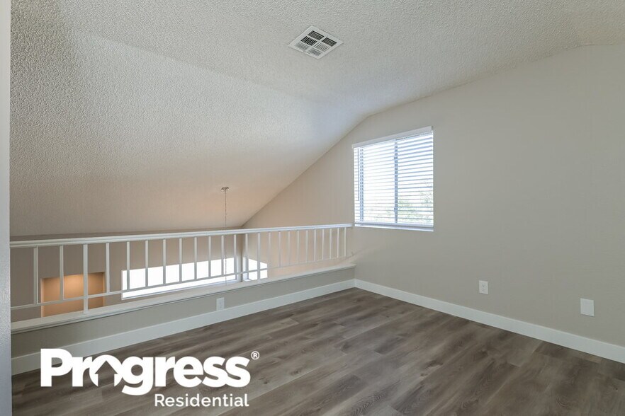 Building Photo - 2043 Angel Falls Dr