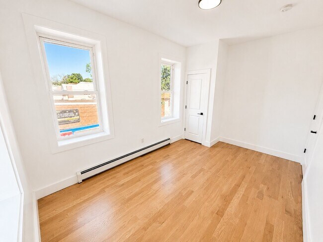 Building Photo - 100 Ingraham Pl