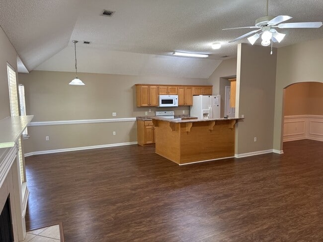 Building Photo - 567 Laurel Hill Cir