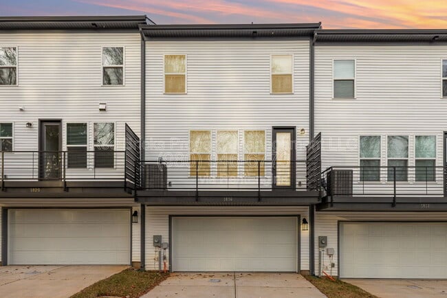 Building Photo - 1816 Blanche St