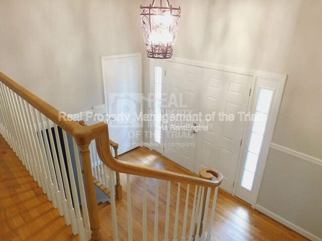 Building Photo - 284 Longmeadow Dr