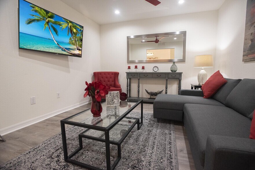 Building Photo - 5557 Palmer Cir