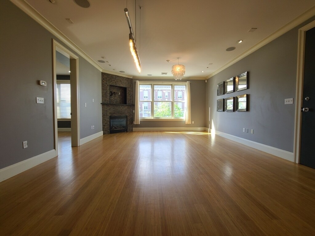 Building Photo - 354 Dorchester St