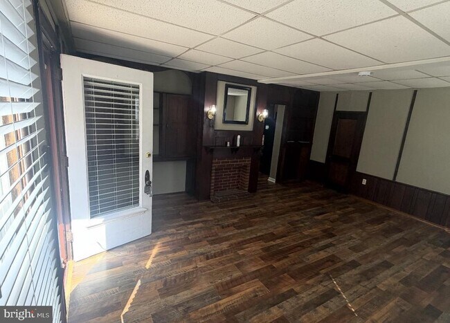 Building Photo - 18 N Pearl St