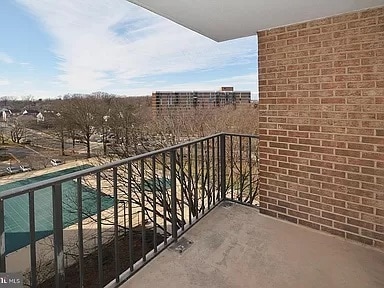 Building Photo - 2311 Pimmit Dr