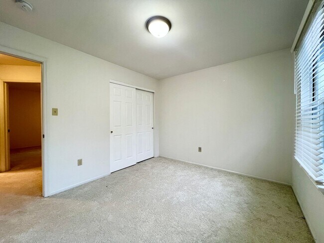 Building Photo - 16858 Crystal Springs Dr