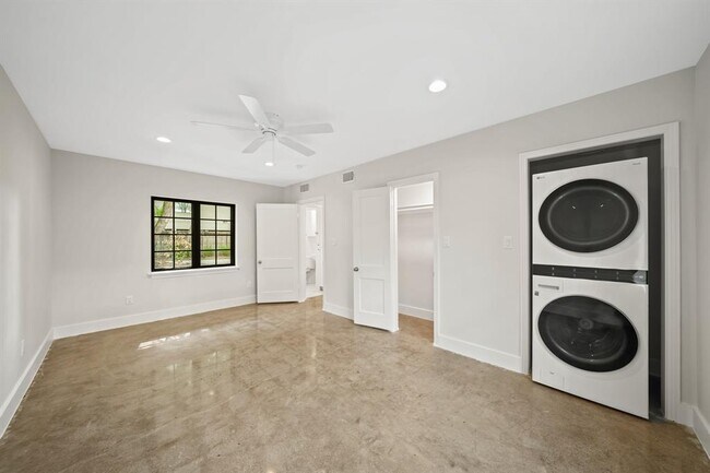 Building Photo - 520 Lovett Blvd