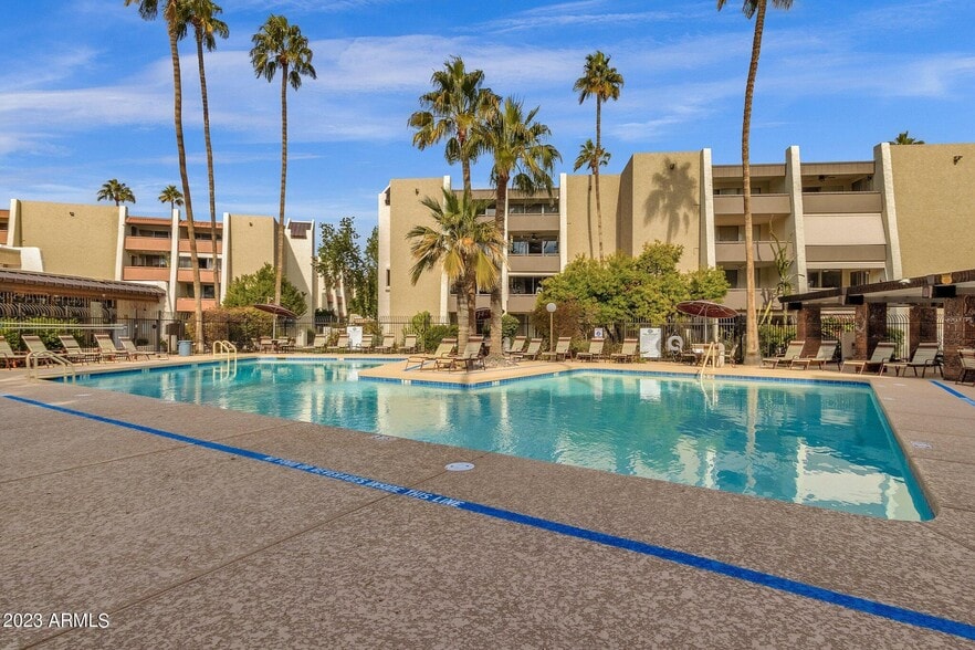 Building Photo - 7625 E Camelback Rd