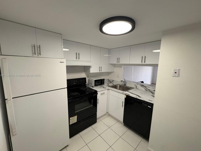 Building Photo - 484 NW 165th St