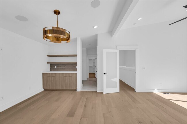 Building Photo - 123 S Paddock Loop
