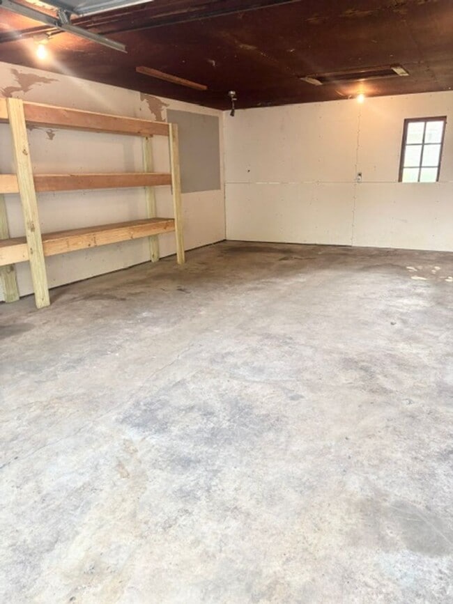 Building Photo - Available Now 2 Bedroom 1 Bath Single Family Home in Waite Park