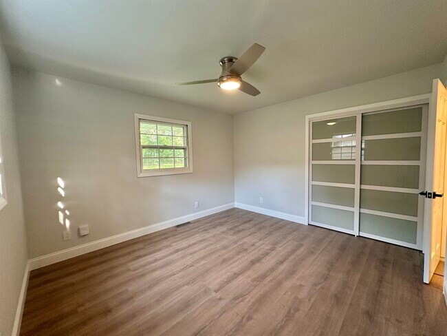 Building Photo - 21 N Kenosha Dr
