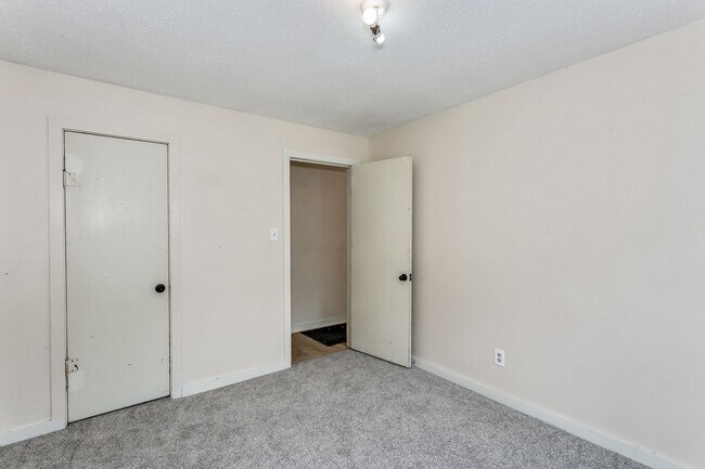 Building Photo - 1802 N Market St