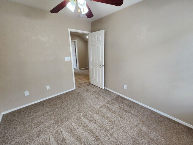 Building Photo - Charming 3 bedroom home with great curb ap...