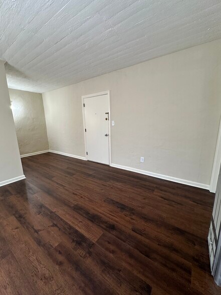 Building Photo - 668 Linwood Ave NE