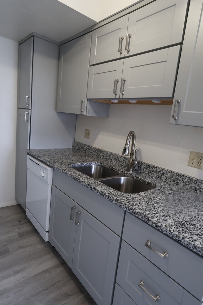 Building Photo - 1060 N 375 W