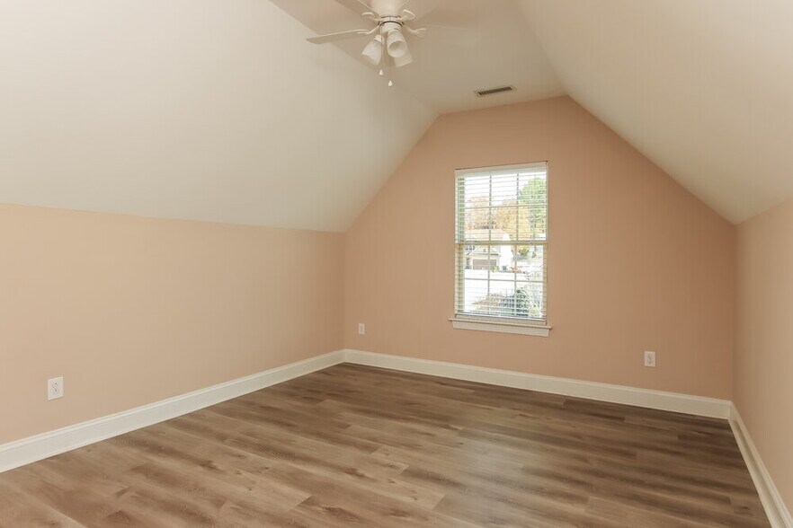 Building Photo - 213 Willow Weald Ct