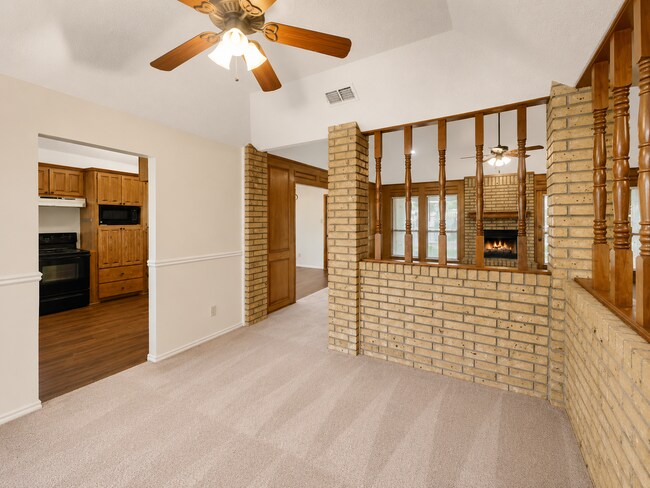Building Photo - Beautifully Maintained Corner-Lot Gem with Room to Relax!