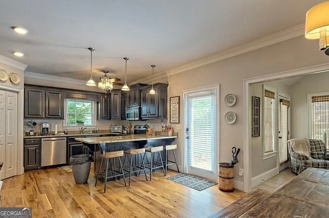 Building Photo - 643 Washington St