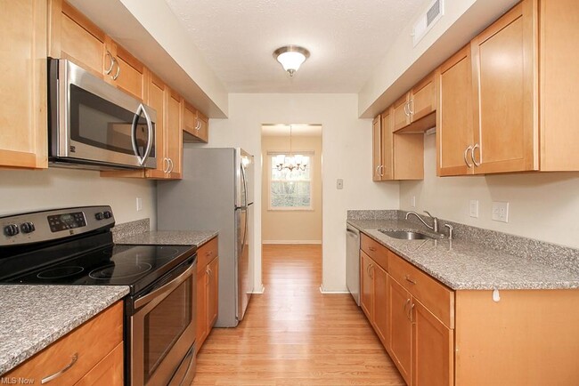 Building Photo - 1770 Rolling Hills Dr