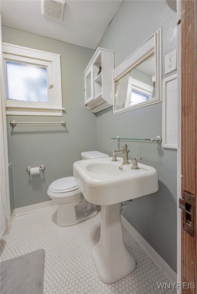 Building Photo - 118 Nassau Ave