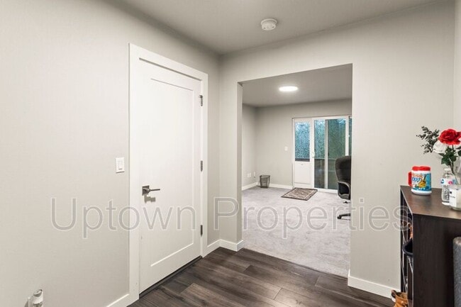 Building Photo - 9559 SW Anna Belle Ct