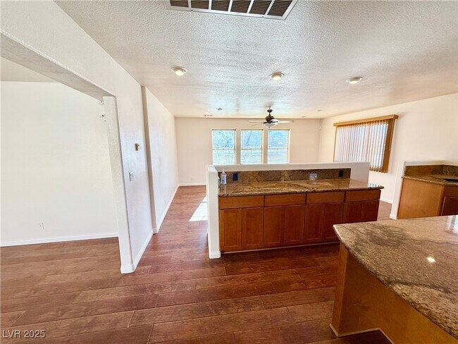 Building Photo - 1100 Dollar St