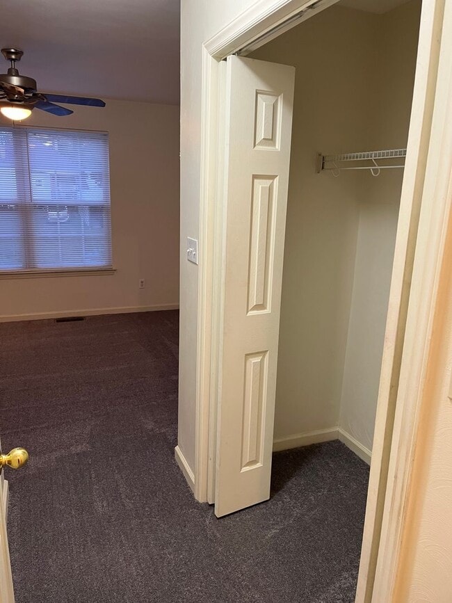 Building Photo - S. Market