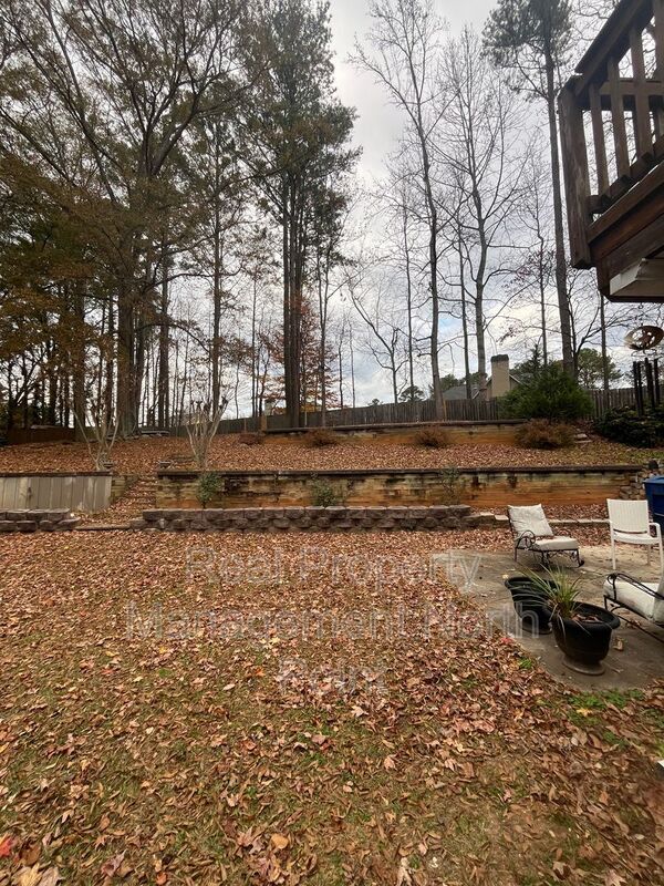 Building Photo - 5127 Village Green Way