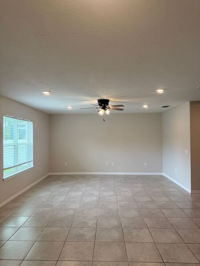 Building Photo - Beautiful/Like New Home in Winter Haven