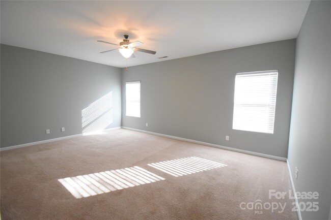 Building Photo - 3296 Saddlebrook Dr