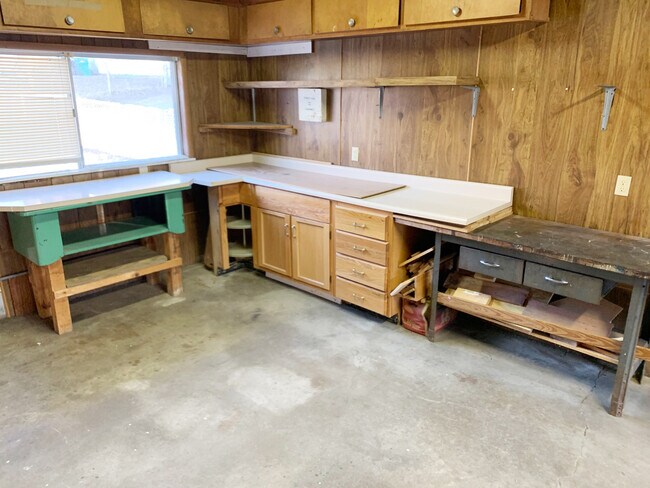 Building Photo - 2504 Westside Dr