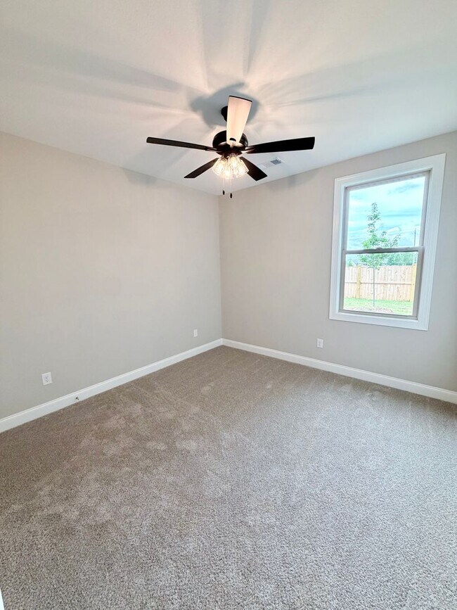 Building Photo - 204 Farmland Cir