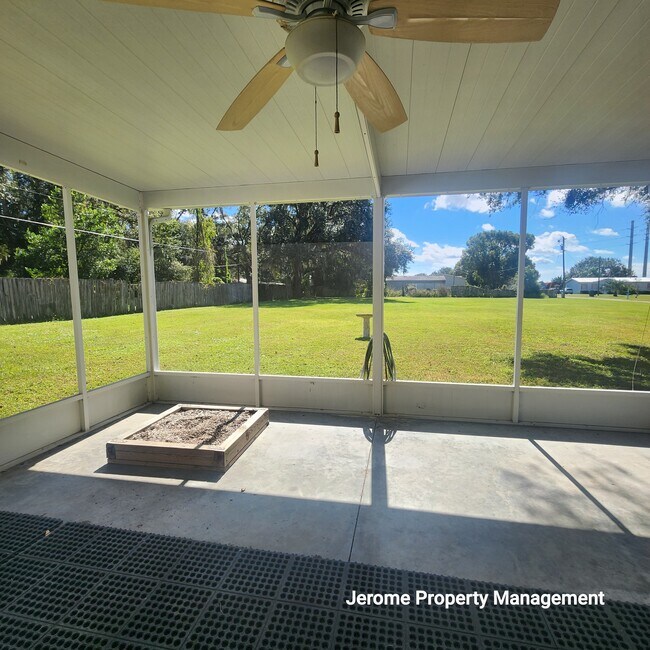 Building Photo - 5924 Vanco Dr