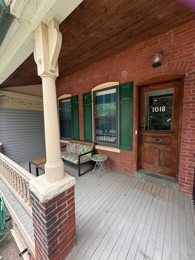Building Photo - Charming and unique 3 bedroom, 3 bath townhome near Brandywine River and Zoo