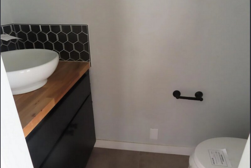 Building Photo - 2407 Duportail St