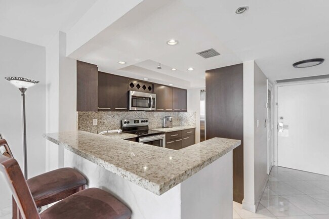 Building Photo - 1717 N Bayshore Dr
