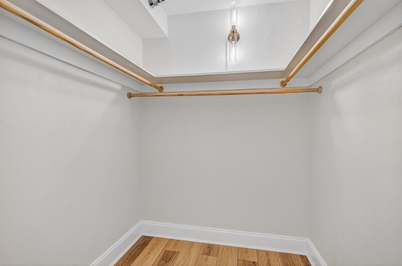 Building Photo - 224 E Garden St