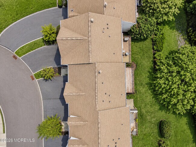 Building Photo - 350 Bernard Dr