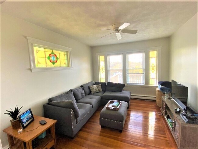 Building Photo - 27 Langley Rd