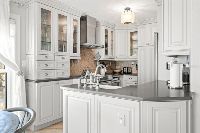 Building Photo - 200 1st Ave