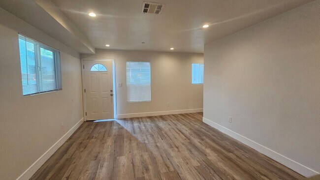 Building Photo - 10960 Avalon Blvd