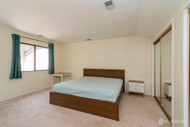 Building Photo - 172 Sayre Dr