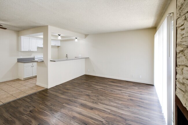 Building Photo - 451 S Harvard Blvd